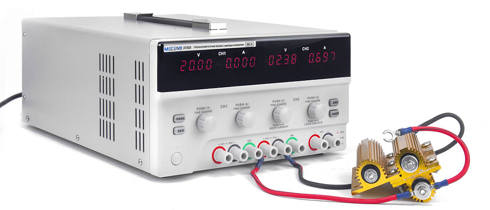 Источник питания трехканальный МЕГЕОН 37303