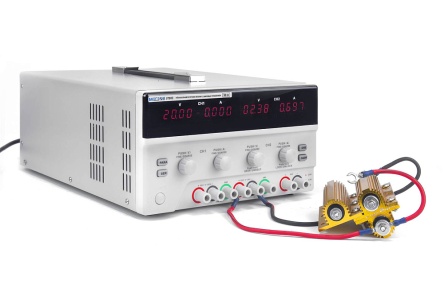 Источник питания трехканальный МЕГЕОН 37303